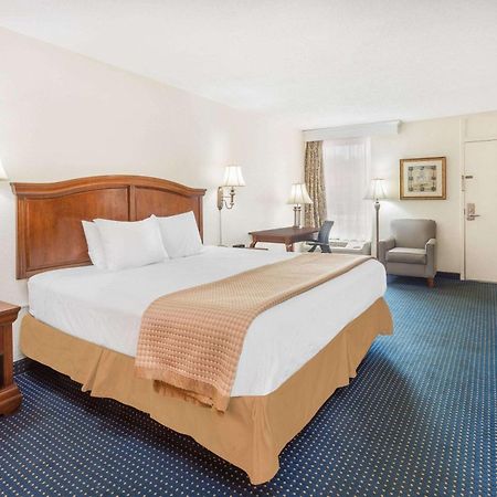 Baymont By Wyndham Rocky Mount I-95 Hotel Екстериор снимка
